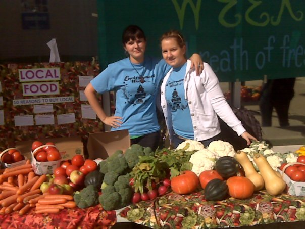 Ministry of Environment members at the local food market last Monday.